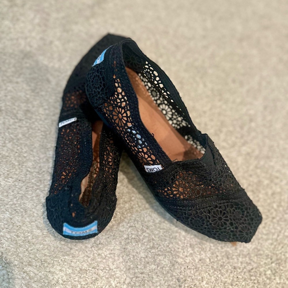 TOMS Women's Black Floral slip on
